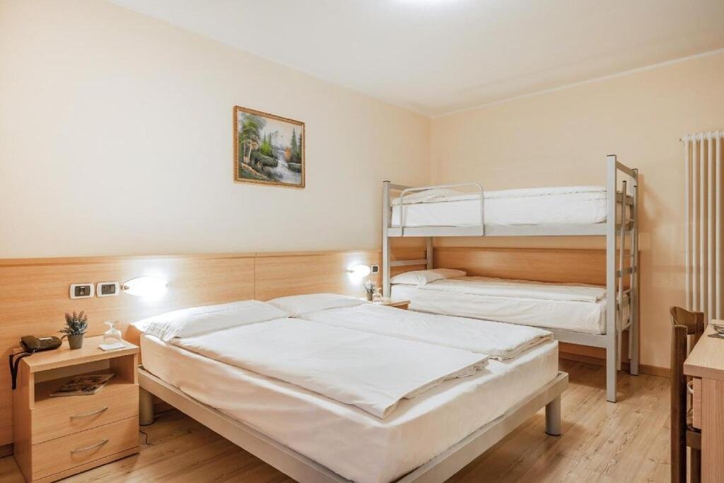 HOTEL GARNI MARIA - MONCLASSICO-guestroom-GUEST ROOM.jpg