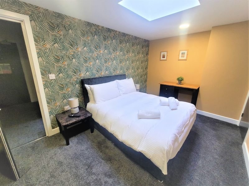 FRIARY HOUSE SERVICED APARTMEN-guestroom-One Bedroom Apartment.jpg