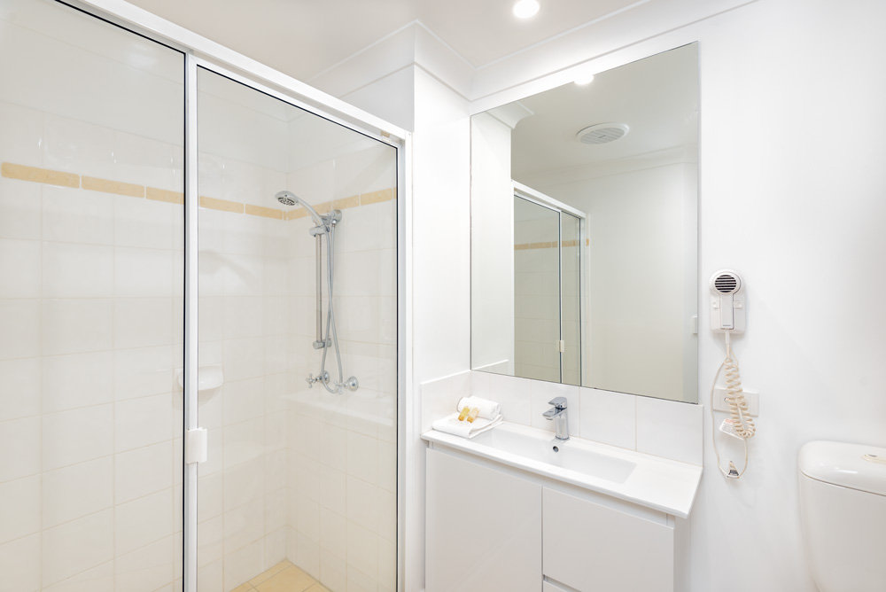 THE BRIGHTON APARTMENTS-guestroom-King Or Twin Room Bathroom.jpg