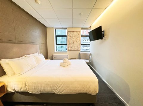 Queen Room Bedroom