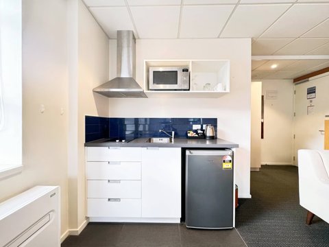 Deluxe King Studio Kitchenette