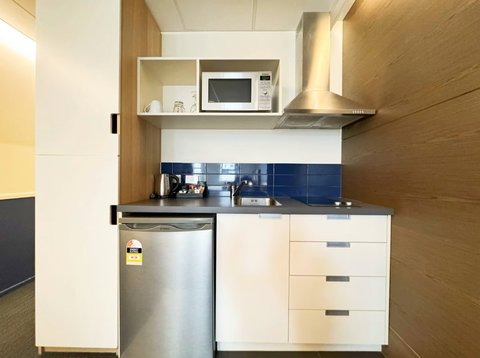 King Studio Kitchenette