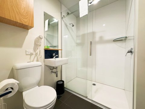 King Studio Bathroom