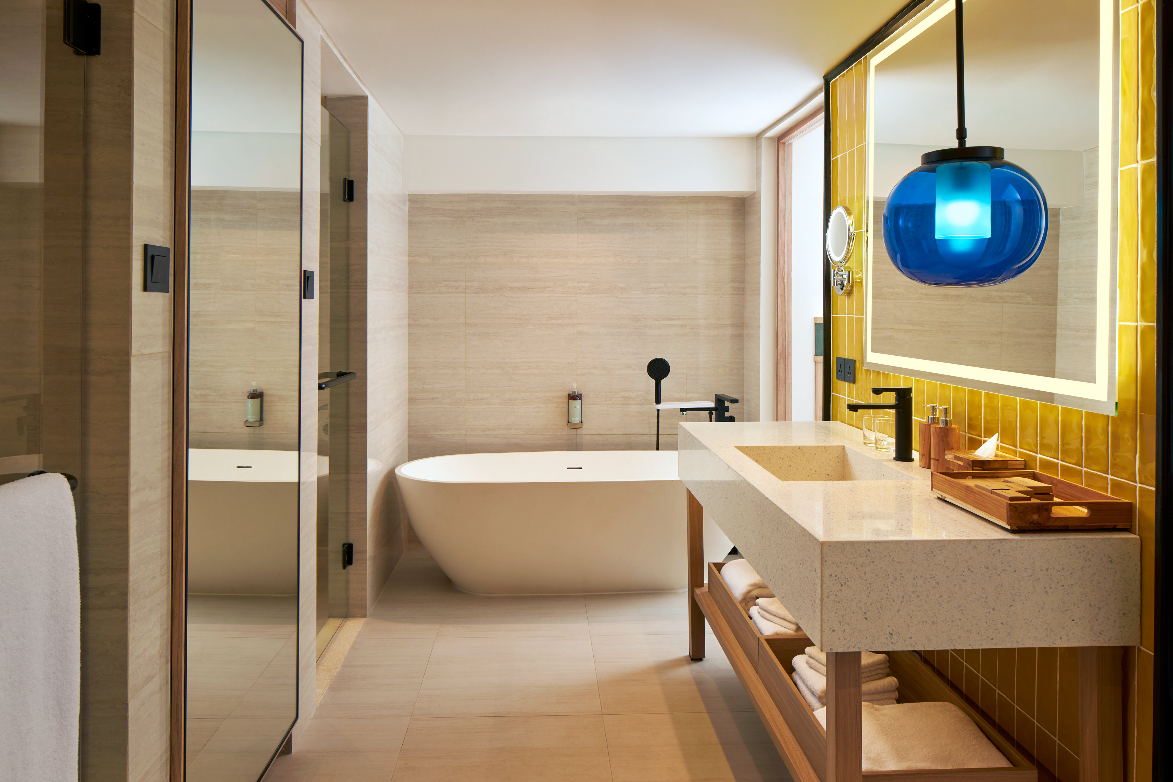 VOCO SEMINYAK BY IHG-guestroom-Suite Bathroom.jpg