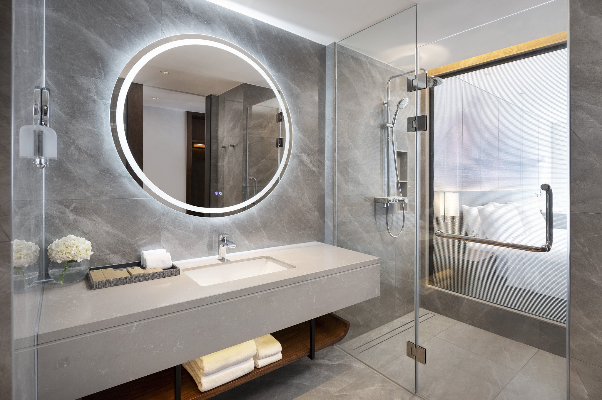 Amari Vientiane-guestroom-Amari Vientiane-King Deluxe City View-Bathroom 1.jpg