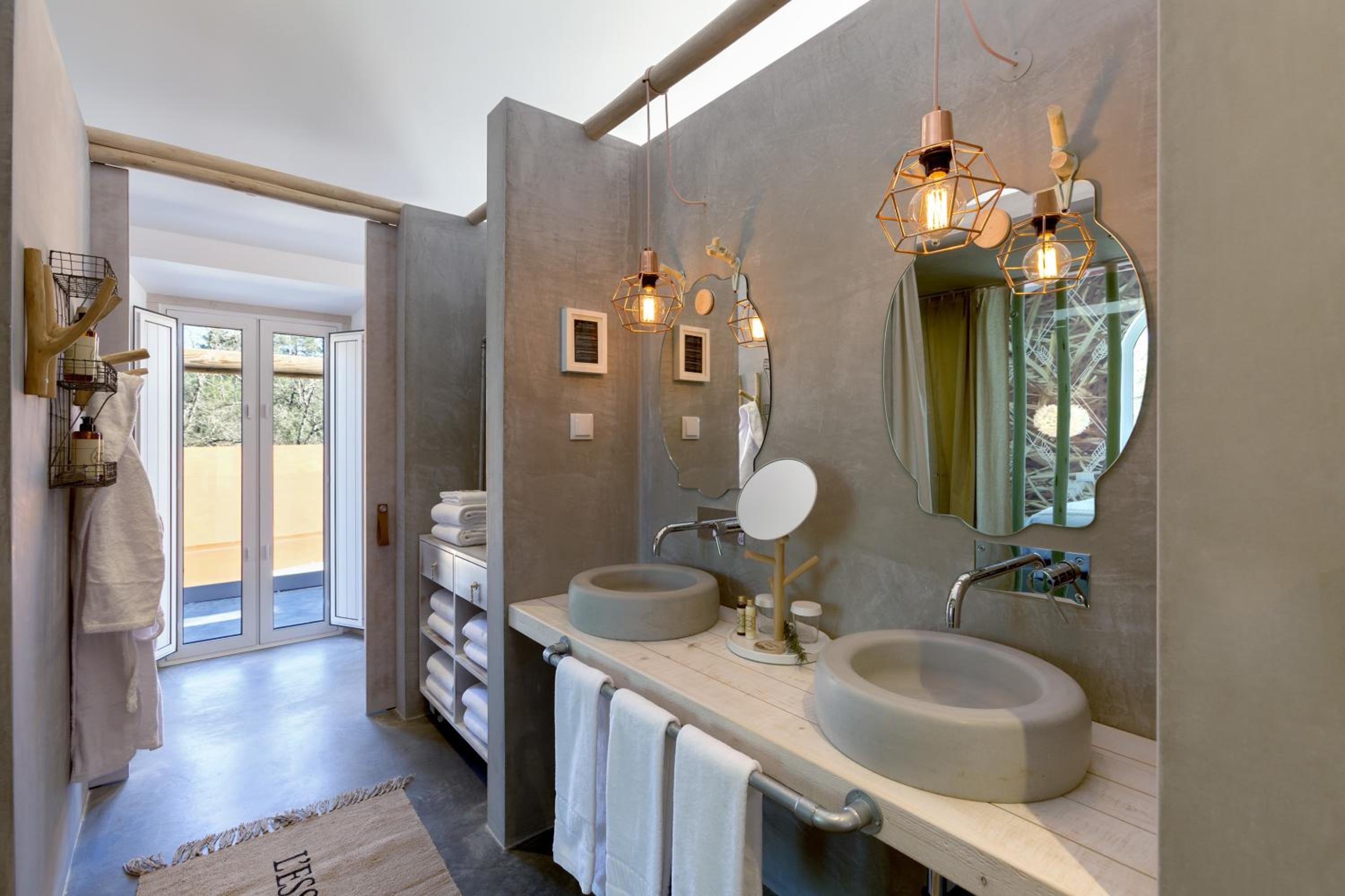 Luz Charming Houses-guestroom-Master Suite Bathroom.jpg