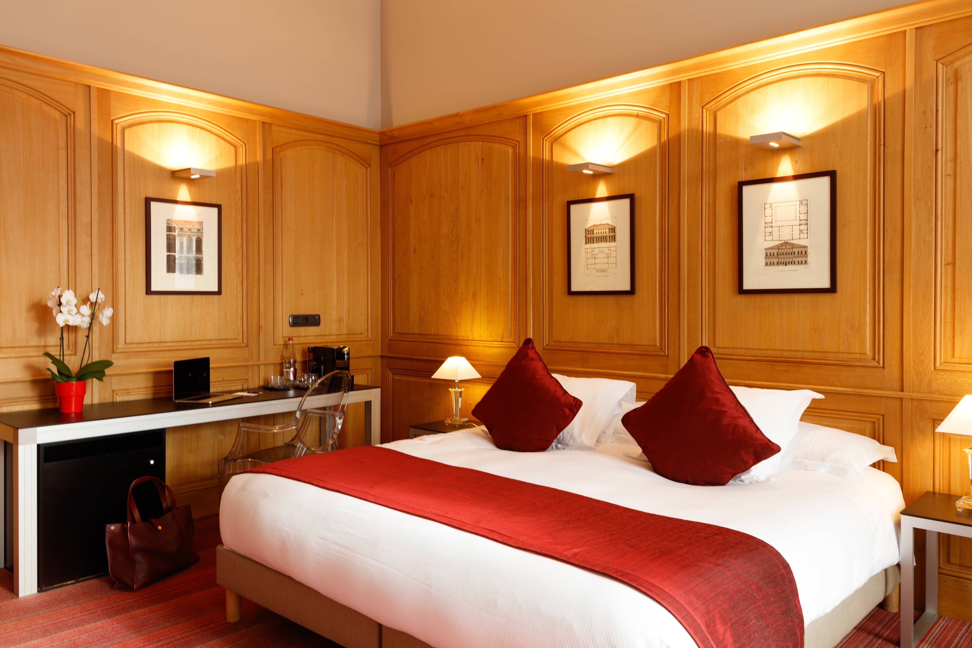 Hotel de Bourgtheroulde Autograph Collection-guestroom-Prestige Suite.jpg