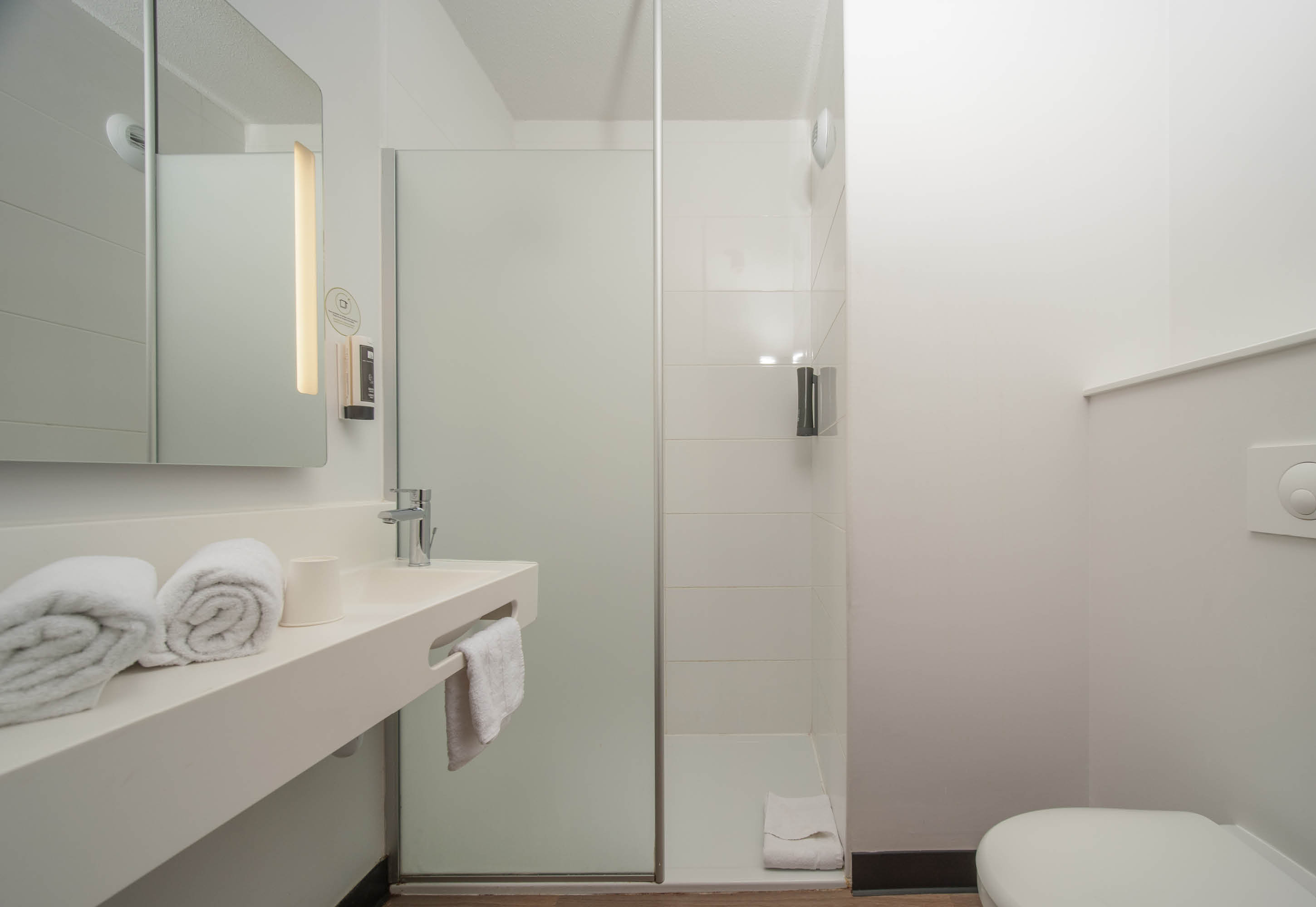 B&B HOTEL FORT-DE-FRANCE-guestroom-Hotel Fort De France Bathroom.jpg
