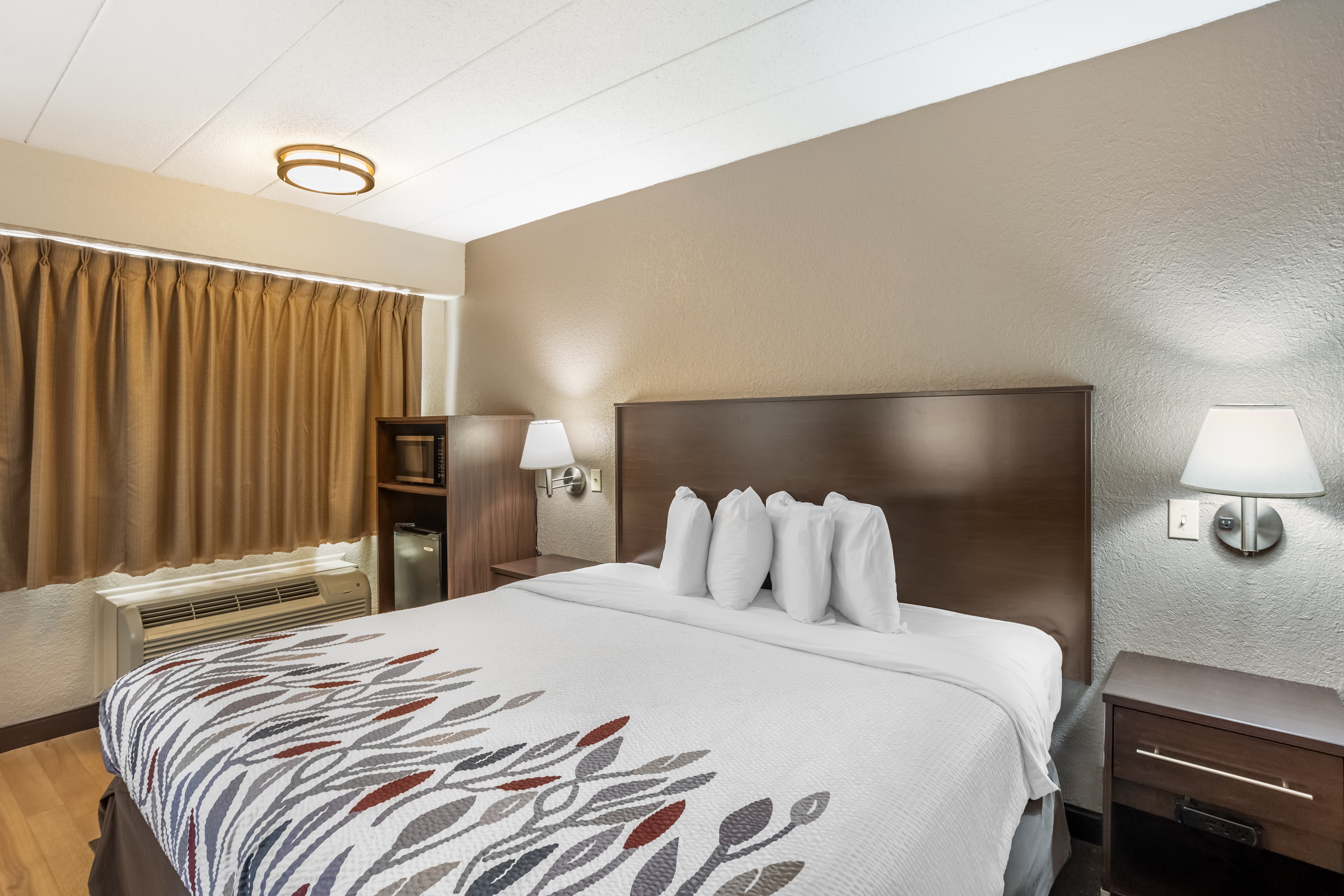 RED ROOF DANVILLE, PA-guestroom-RRI NS ADA Business King Roll In Shower PRO Approved NABKR.jpg