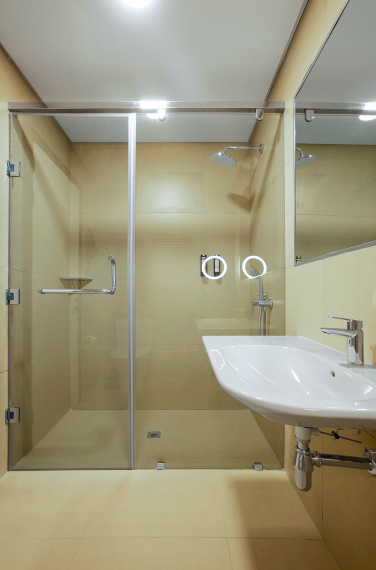 NORDIC HOTEL LAGOS-guestroom-Executive Room Bathroom.jpg