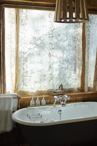 Forest Cabin Bath Tub