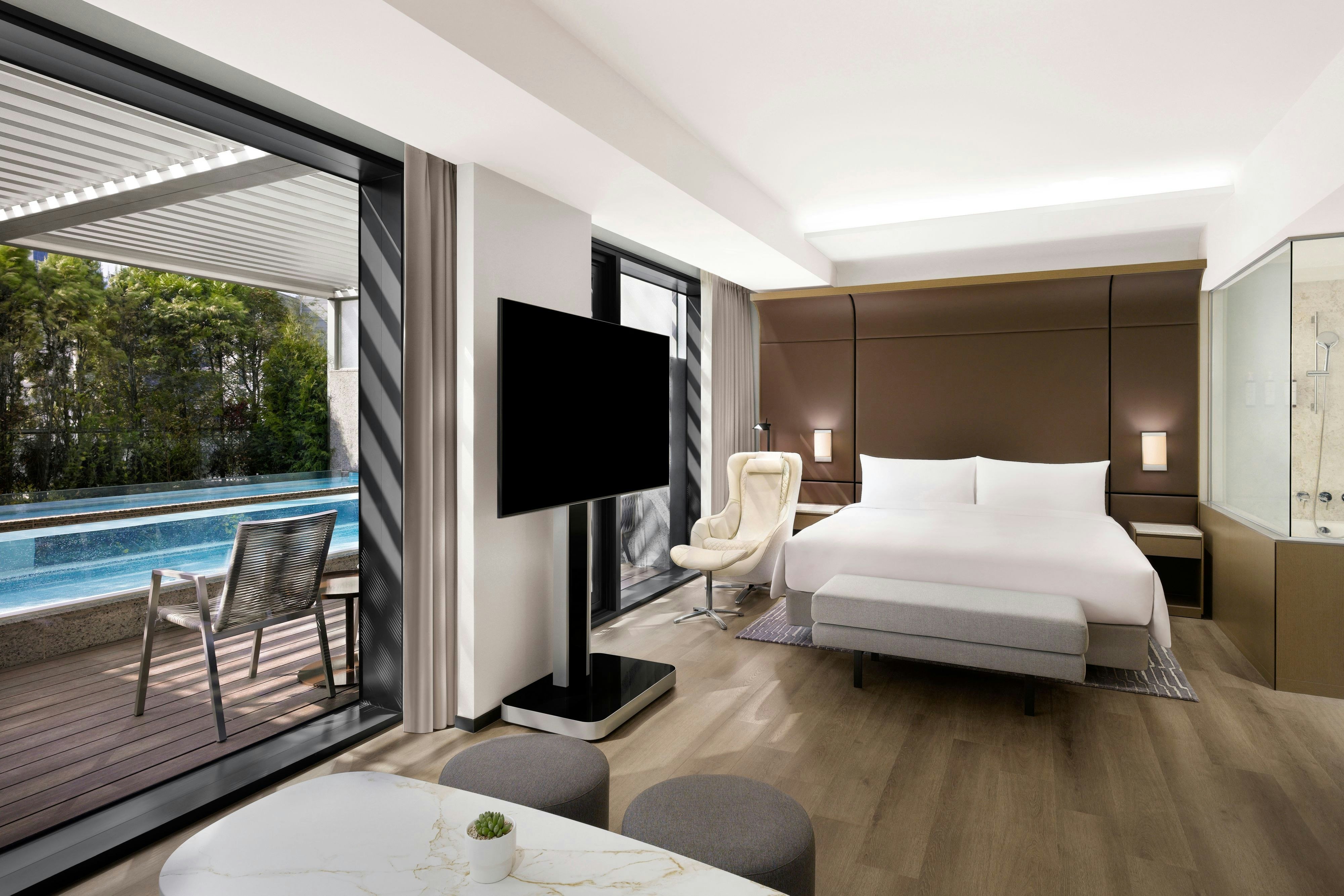 AC Hotels by Marriott Seoul Gangnam-guestroom-Premier Suite, One King Bed.jpg