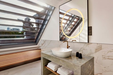 Capriccio Twin Guest Bathroom