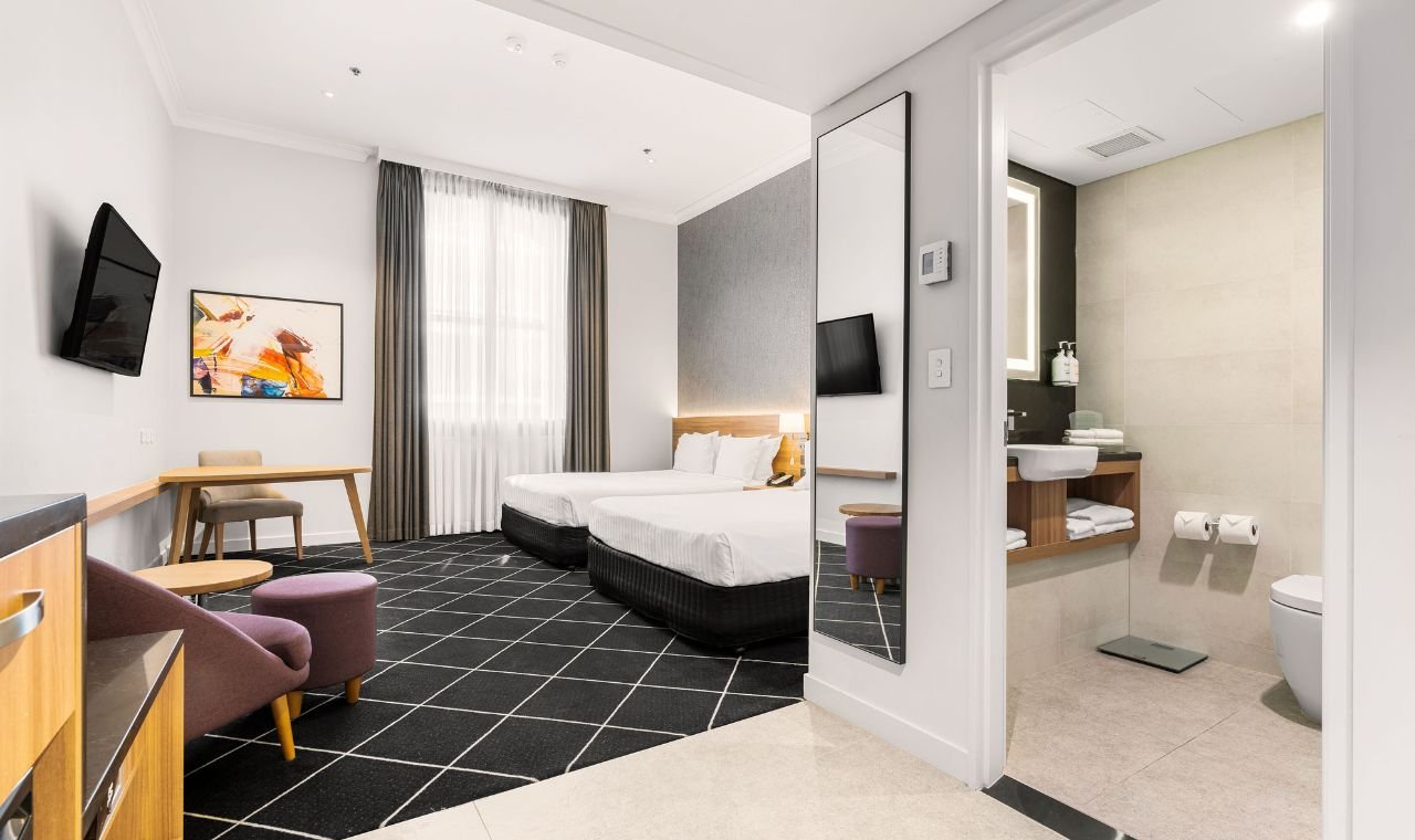 FURAMA DARLING HARBOUR-guestroom-Deluxe Family Room.jpg