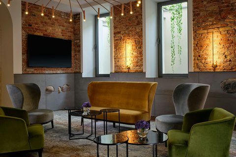 W - Meeting Room
