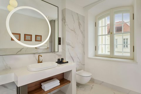 Suite Bathroom