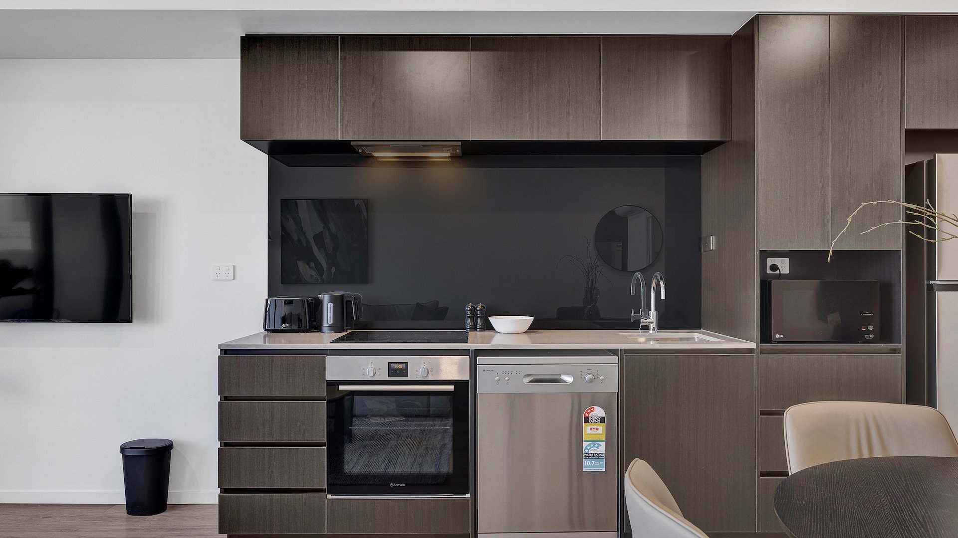 RAMBLA   BERWICK HOUSE-guestroom-One Bedroom Apartment Kitchen.jpg