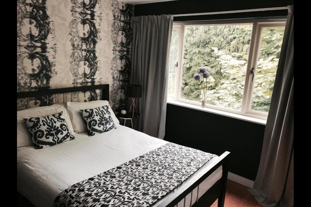 The Oaklands Hotel-guestroom-Suite Bedroom.jpg