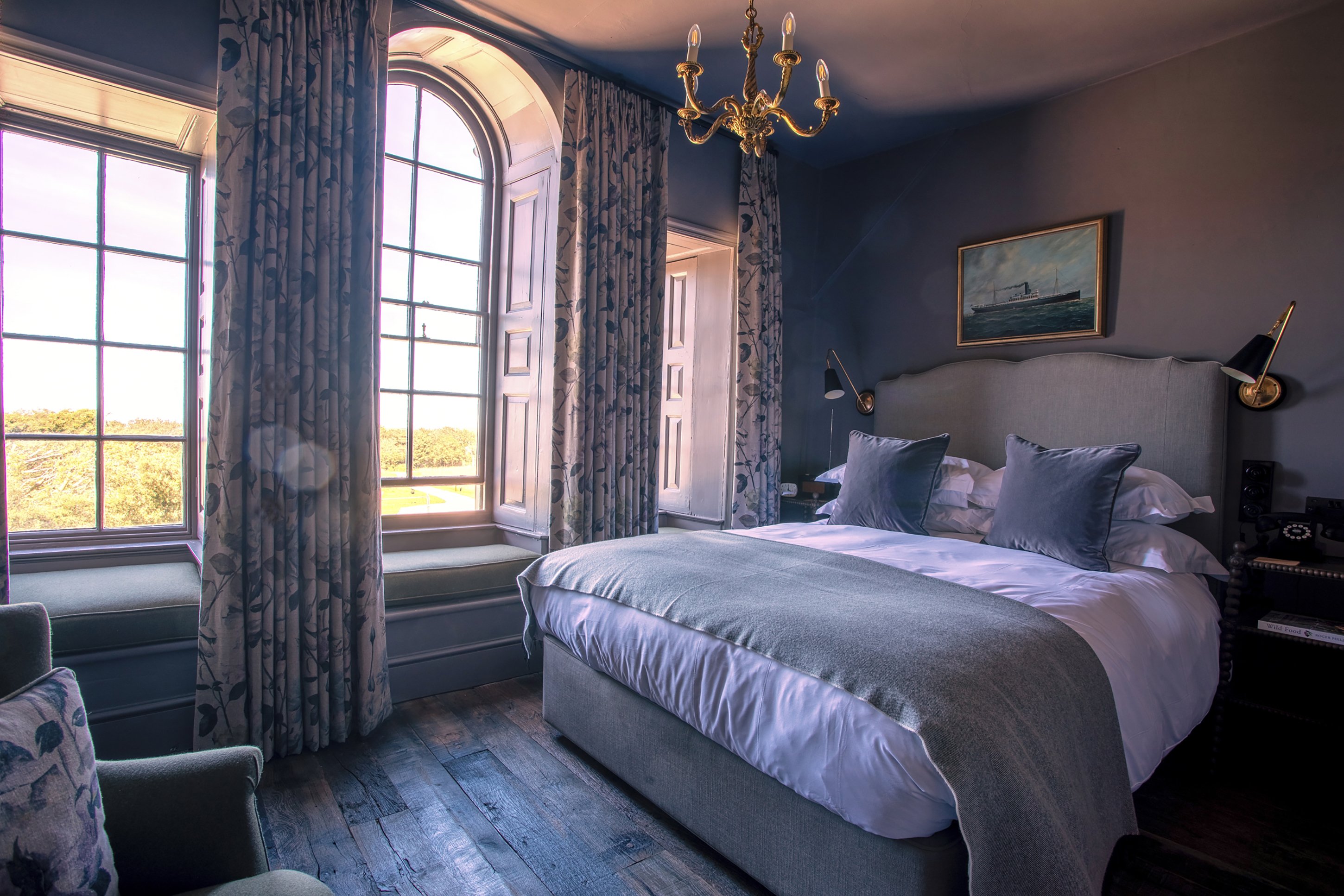 PIG Harlyn Bay Cornwall-guestroom-Little Lookout Room.jpg