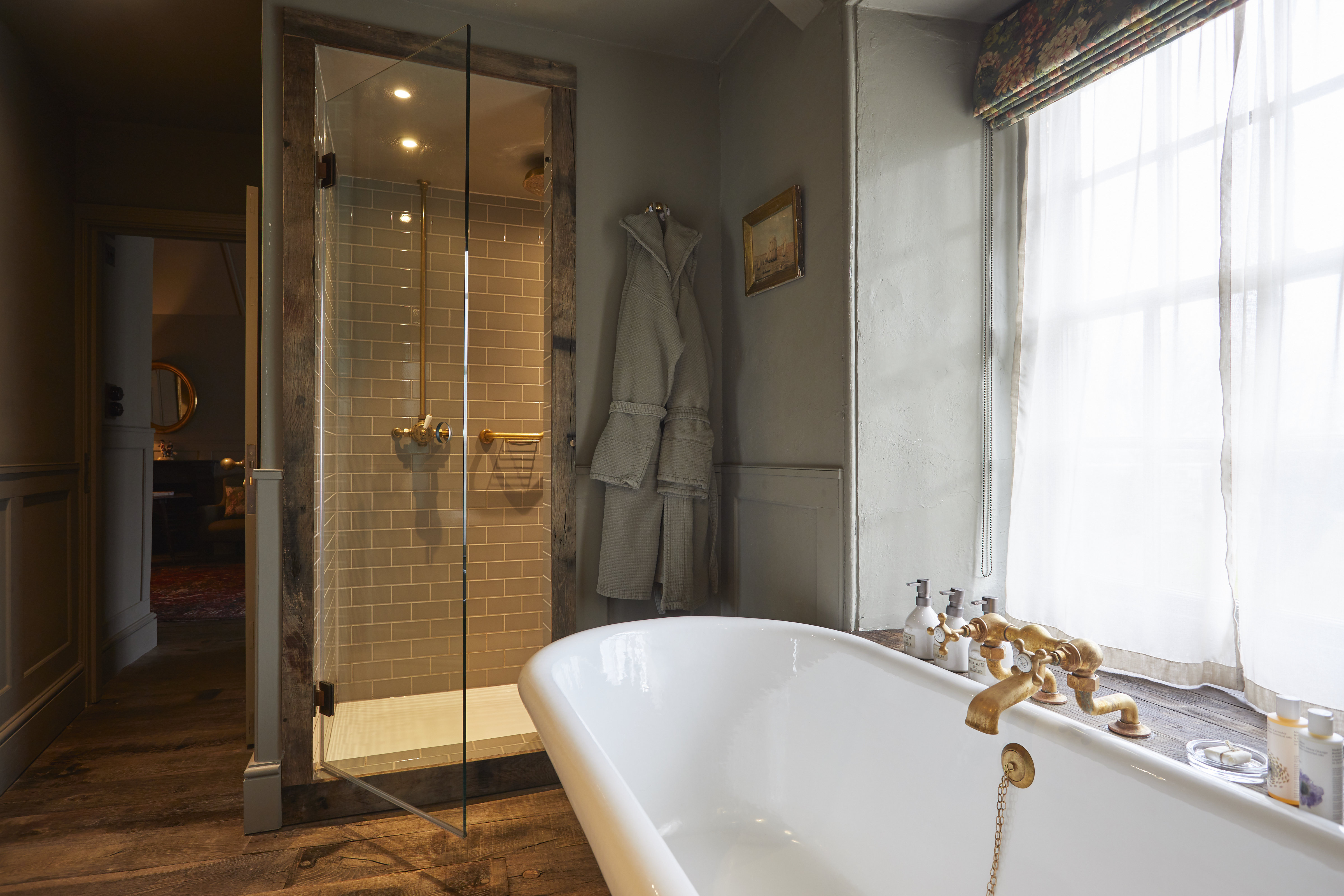 PIG Harlyn Bay Cornwall-guestroom-Big Comfy Luxe Bathroom.jpg