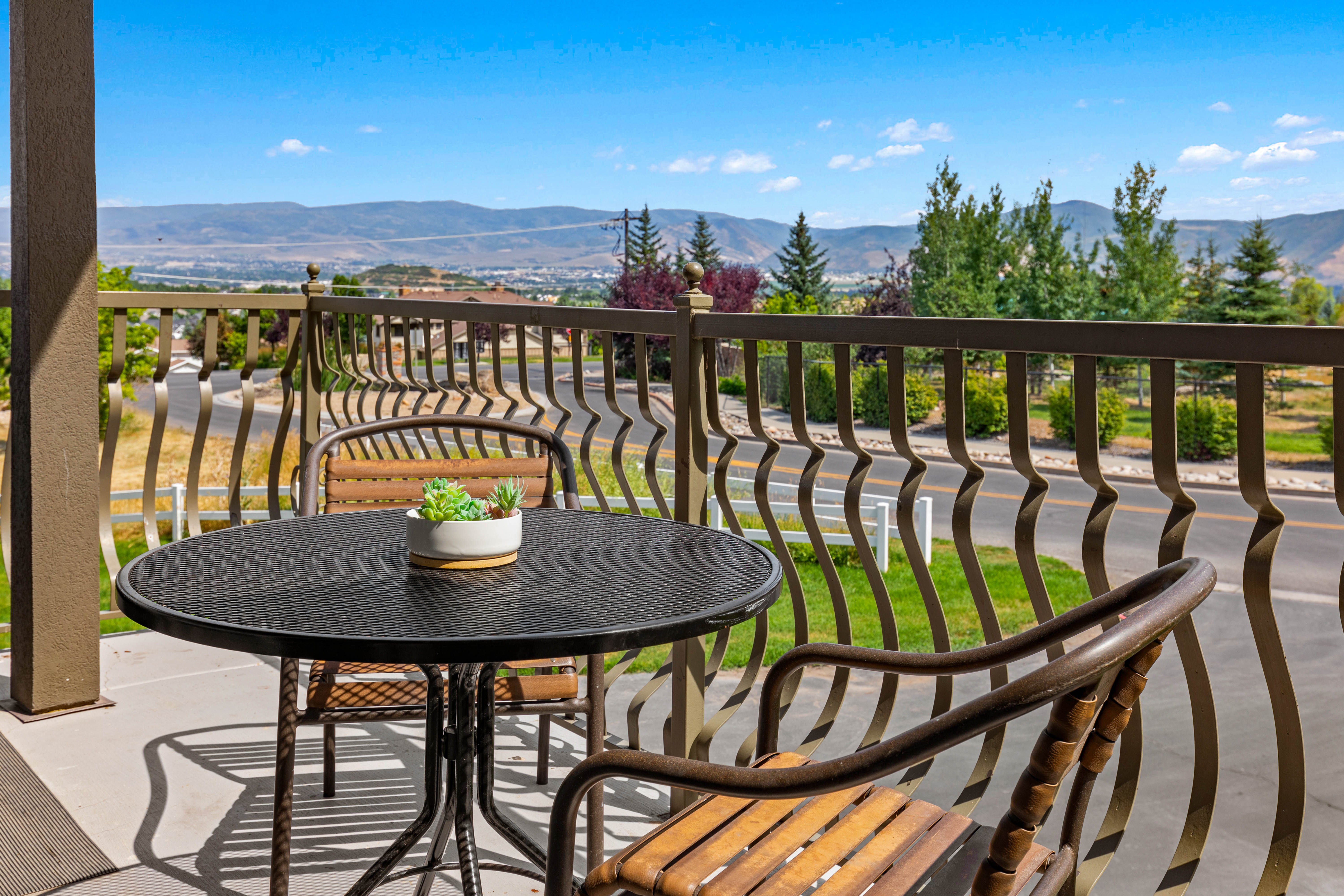 WORLDMARK MIDWAY-guestroom-Patio Midway Wbw Br Twin In.jpg