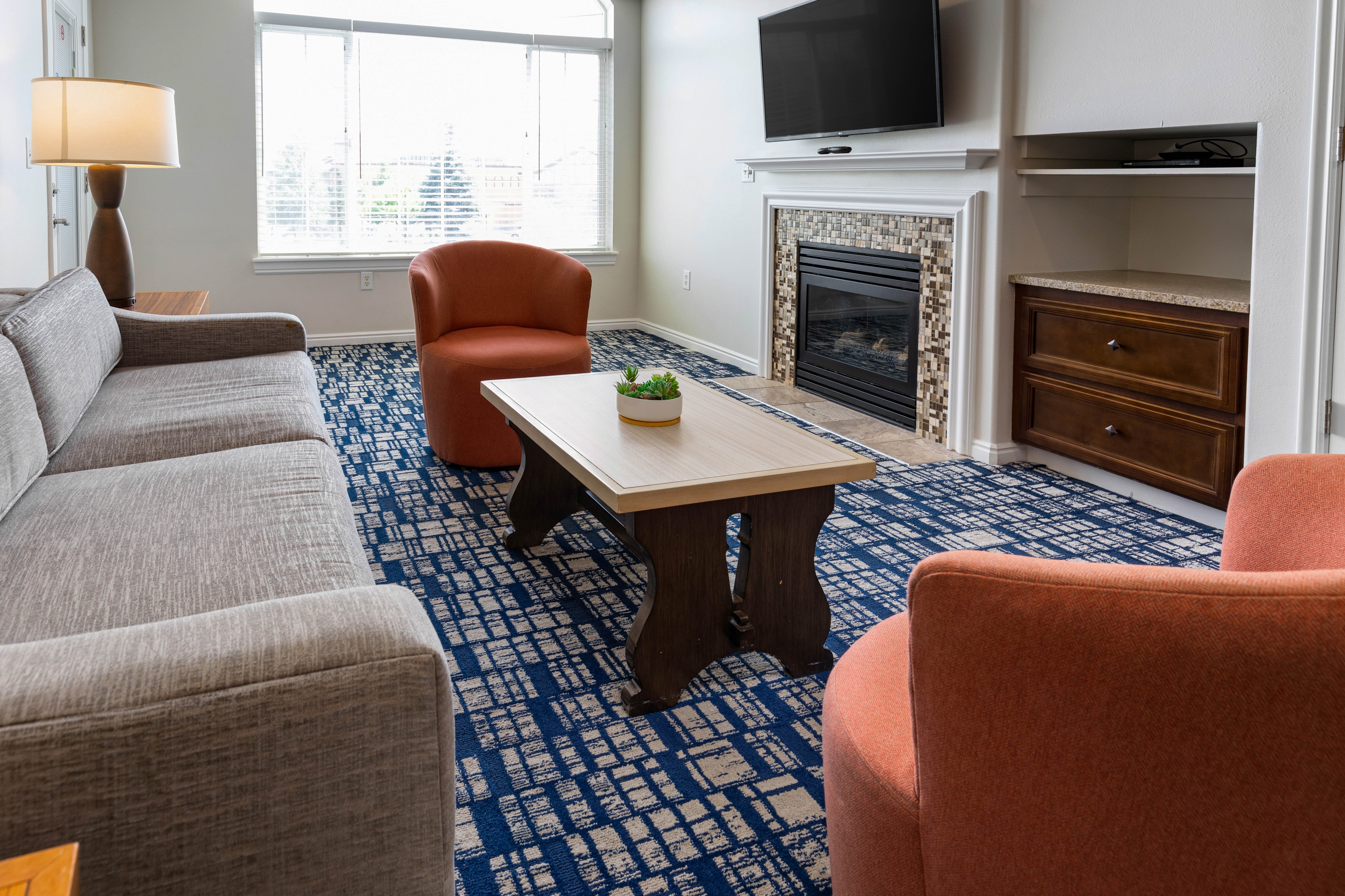WORLDMARK MIDWAY-guestroom-Living Room Midway Wbw Br Twin In.jpg