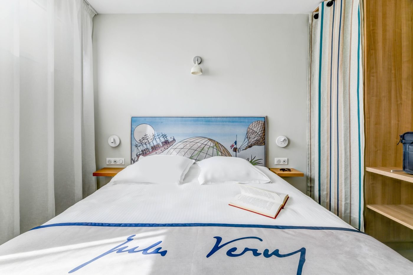 Hotel Jules Verne-guestroom-CHAMBRE DOUBLE.jpg