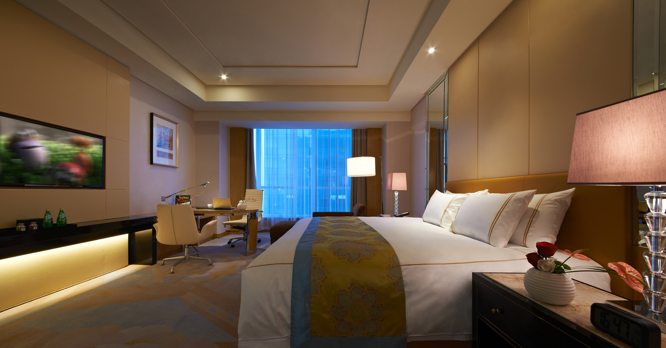 GRAND PARKRAY HOTEL HANGZHOU-guestroom-superior king room.jpg