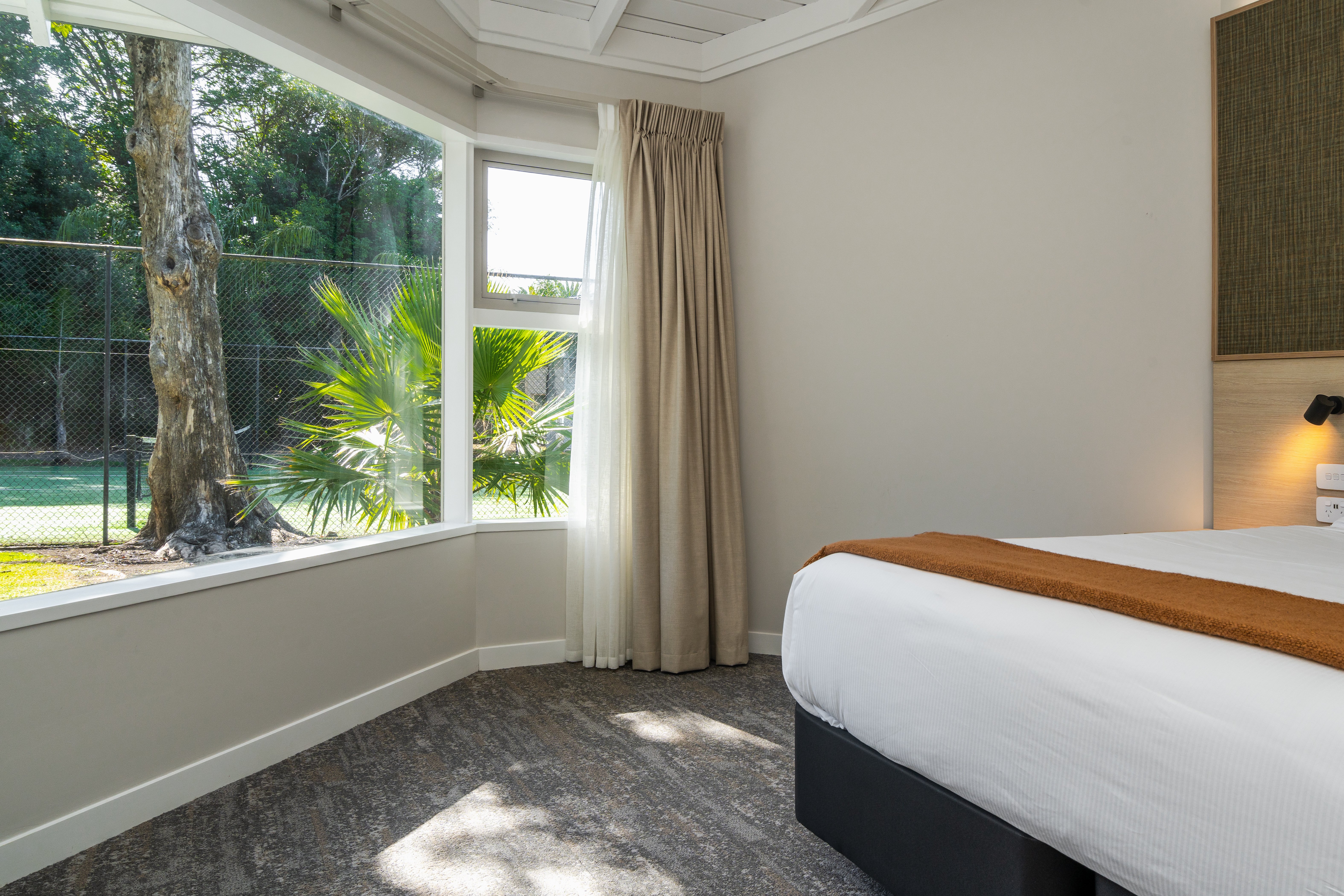 COPTHORNE HOTEL BAY OF ISLANDS-guestroom-Suite With Gardenview King - Bedroom.jpg