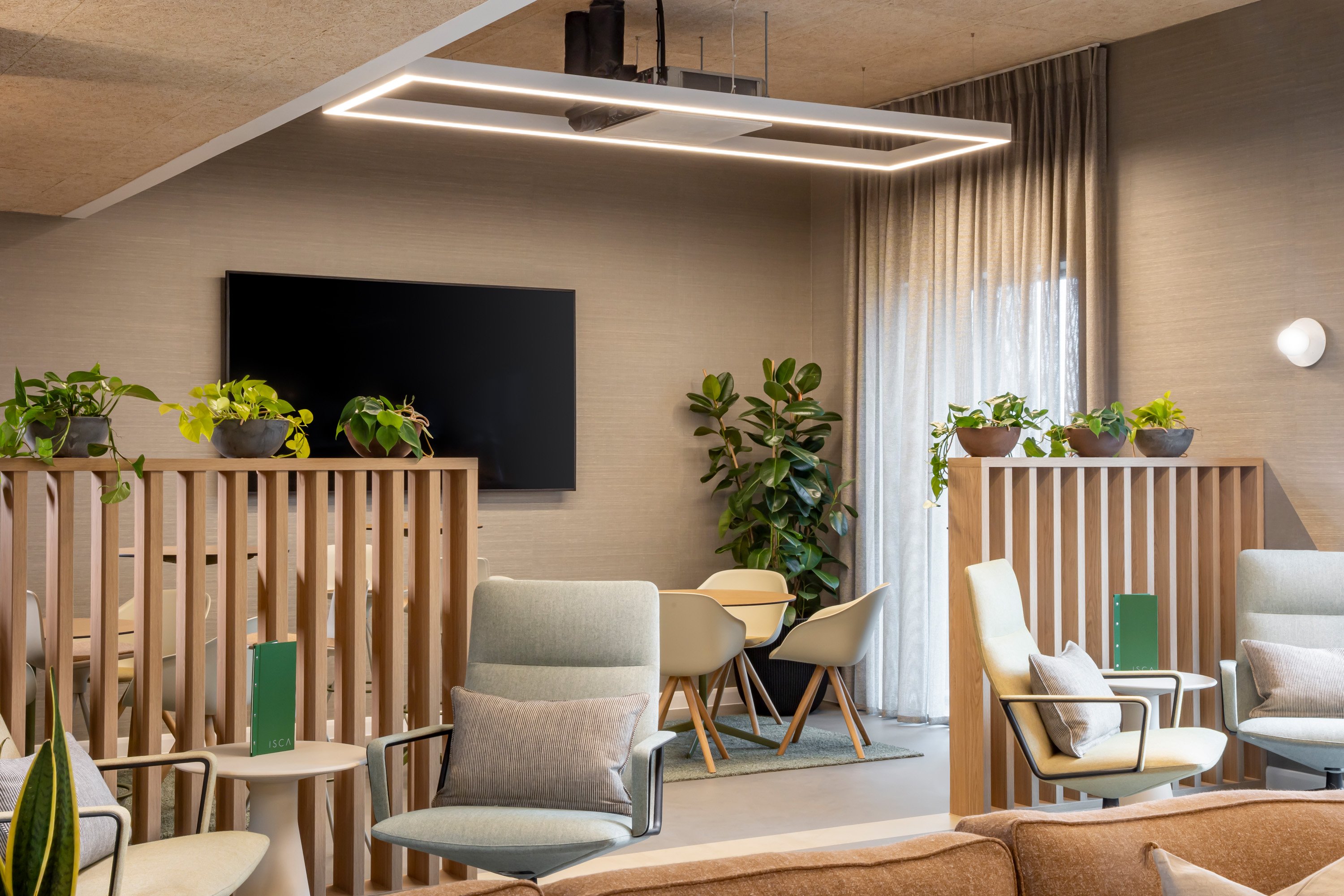 VOCO ZEAL EXETER SCIENCE PARK BY IH-guestroom-Flexible working area, located on the ground floor of the hotel .jpg