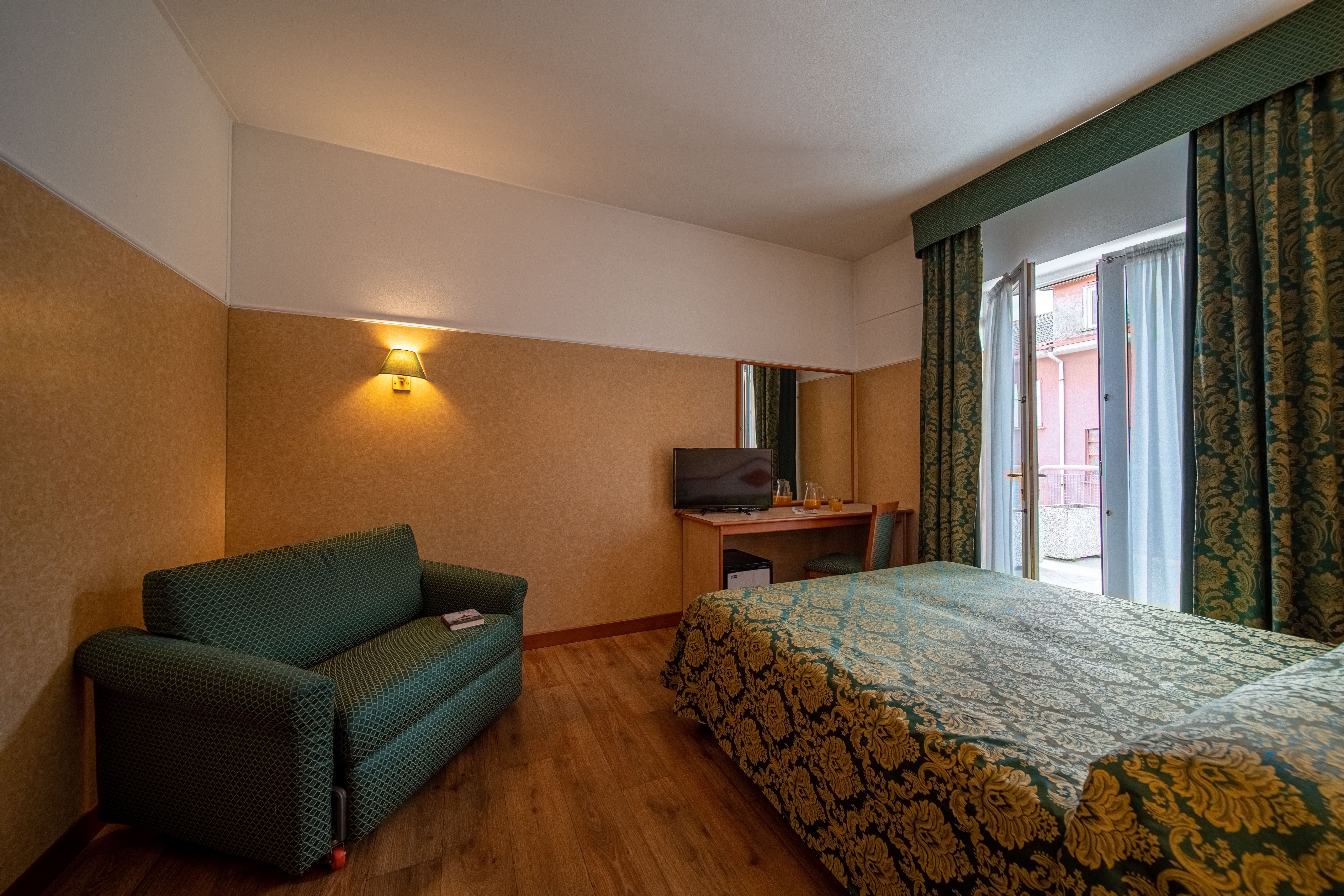 HOTEL MARY-guestroom-Standard Double room.jpg