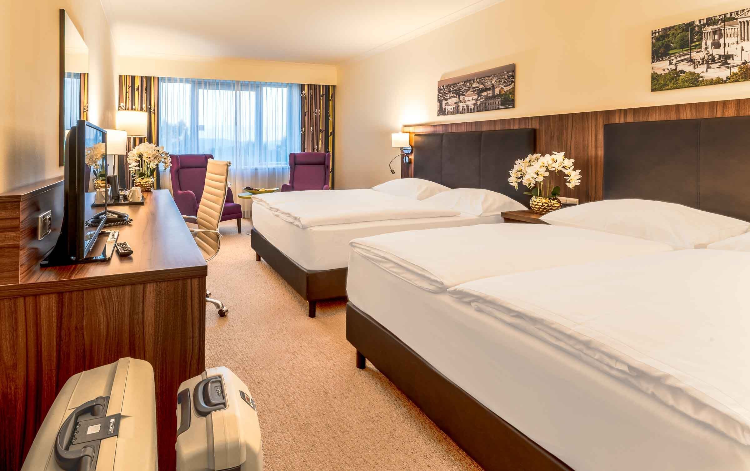 PLAZA PREMIUM WIEN-guestroom-Family Room.jpg