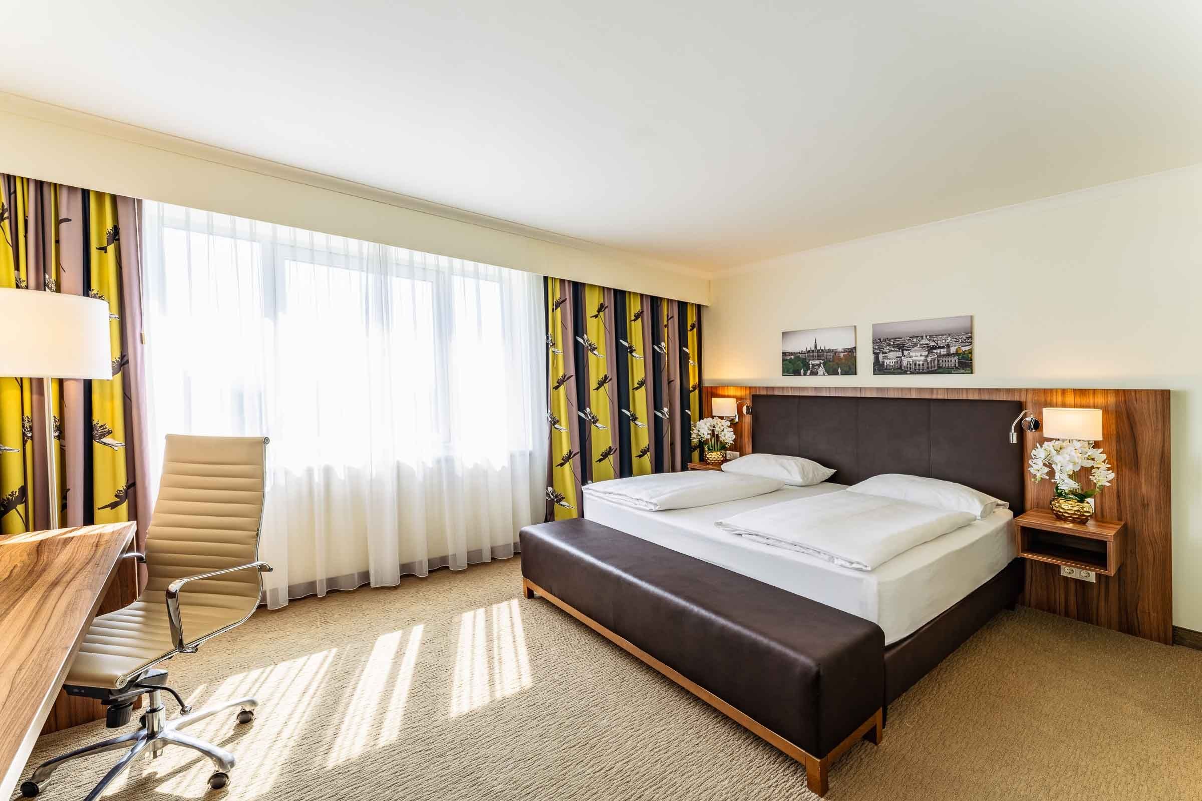 PLAZA PREMIUM WIEN-guestroom-Suite.jpg