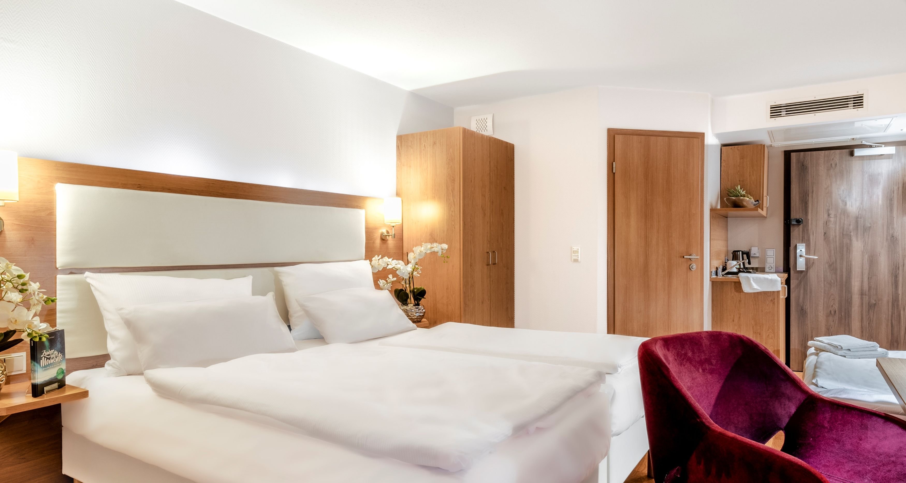 PLAZA INN HEILBRONN-guestroom-Comfort Quadruple Room.jpg