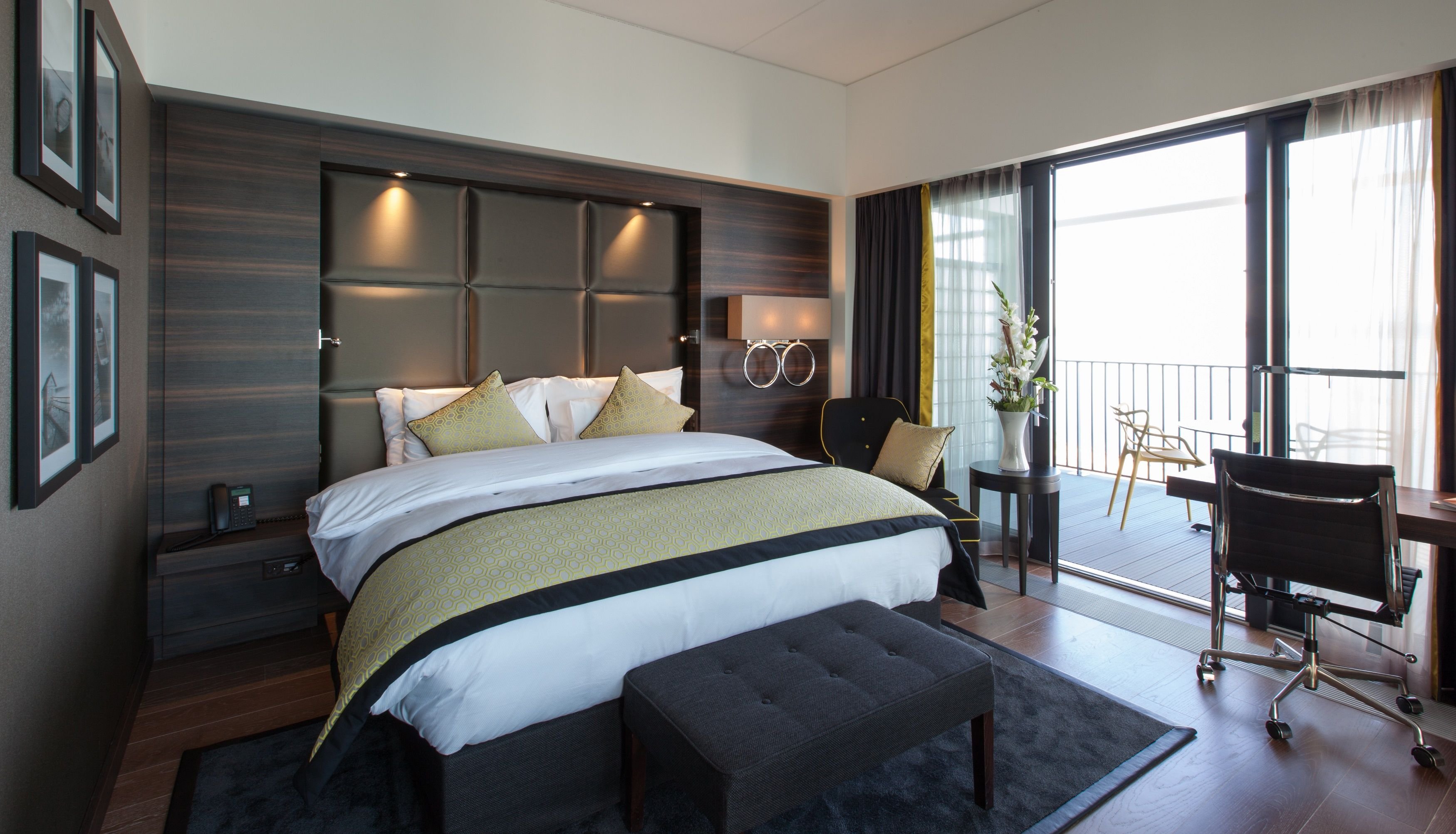 HOTEL BEAULAC-guestroom-Executive suite city view.jpg