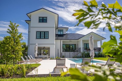 Catchlight Luxury 6BR Home