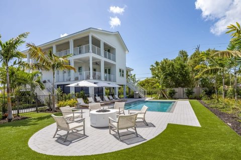 Crestwood 6BR Home with Pool