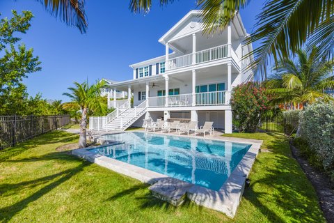 Mastway Waterfront 4BR Home
