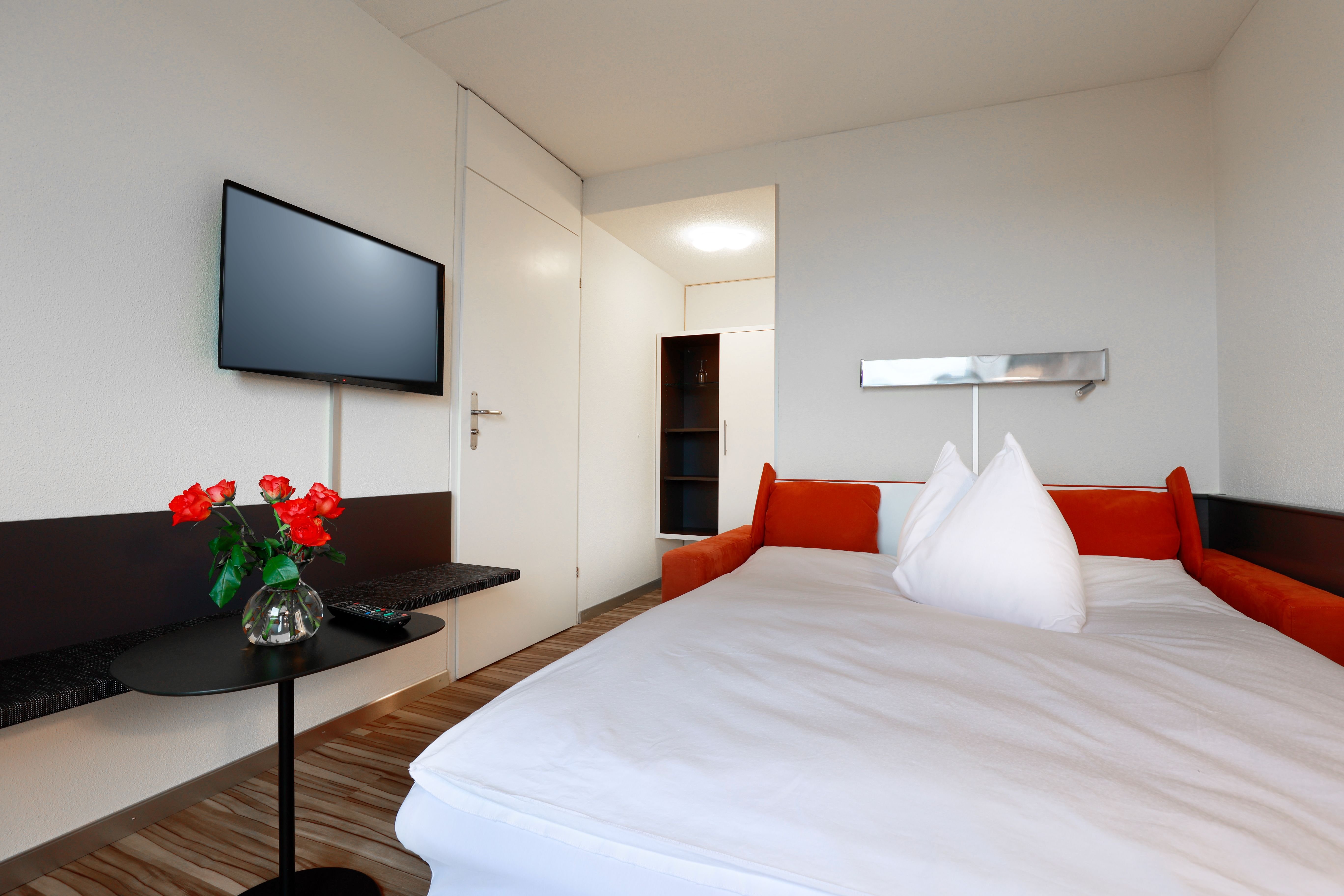 HOTEL THURGAUERHOF SELF CHECK IN-guestroom-Junior Suite Comfort.jpg