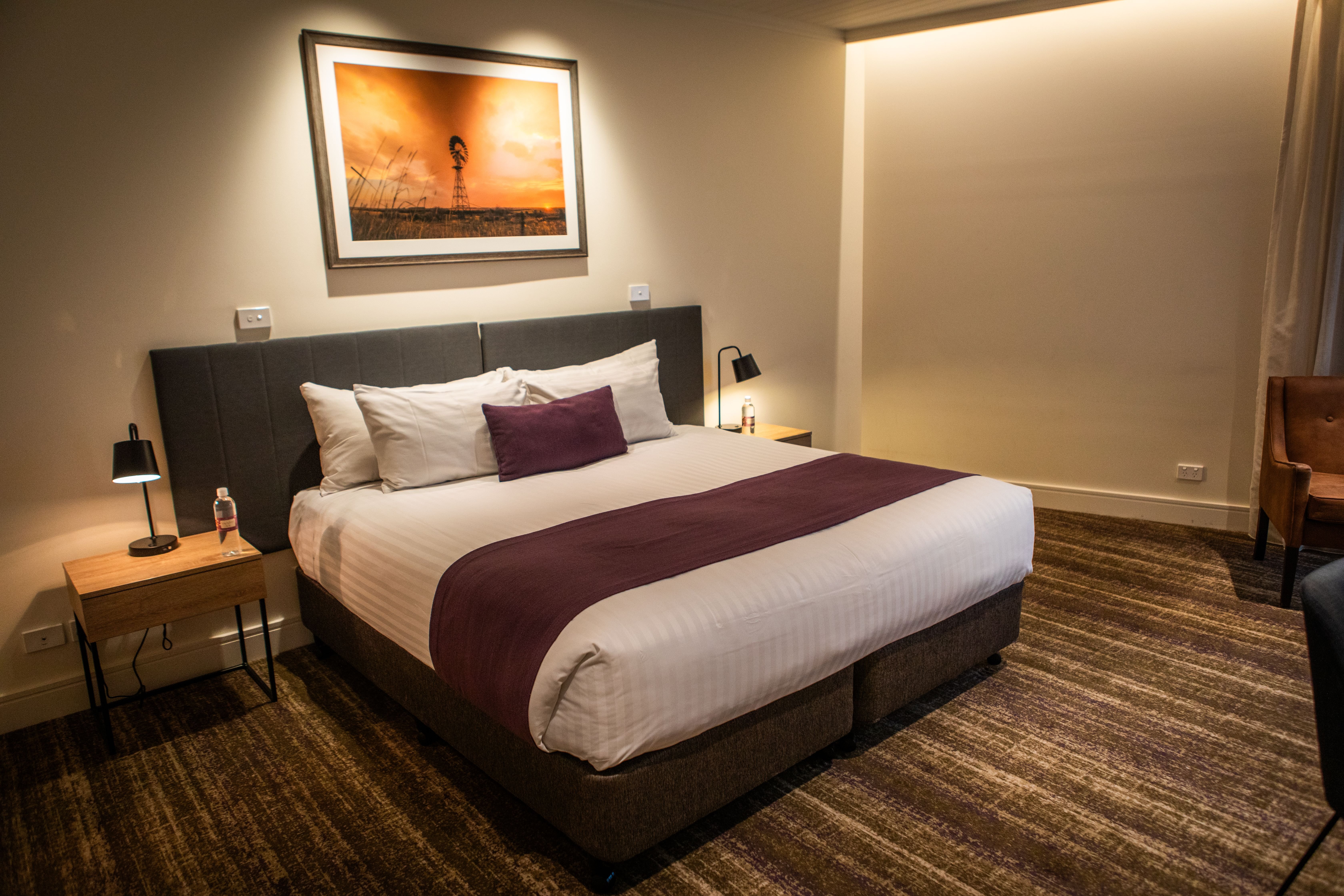 PORTERS PLAINLAND HOTEL-guestroom-King.jpg