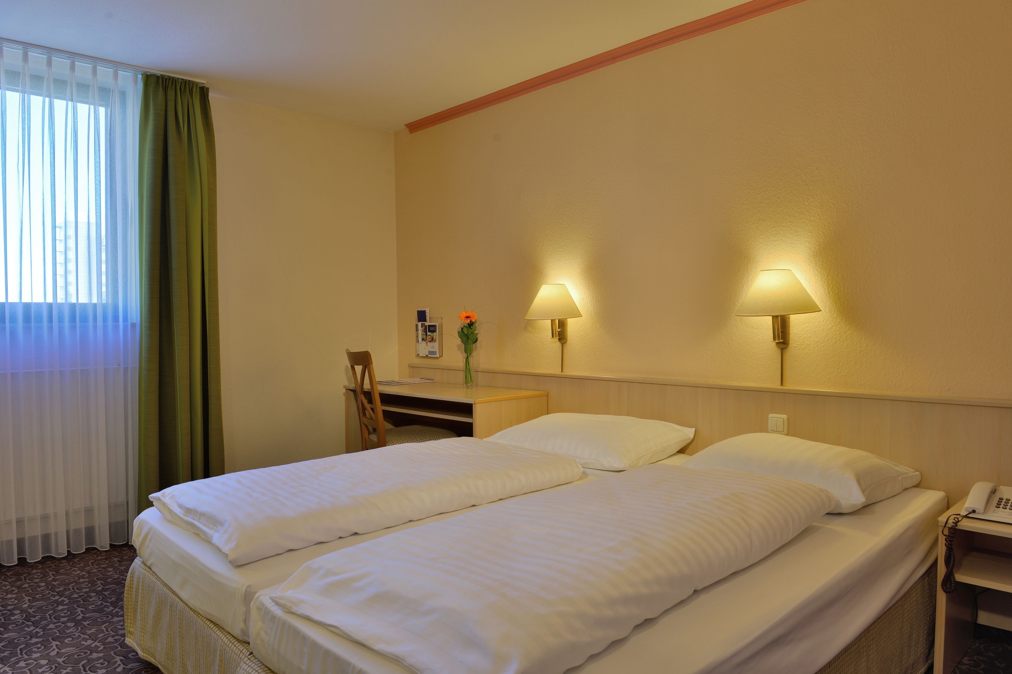 PLAZA INN LEONBERG-guestroom-Standard Twin room.jpg