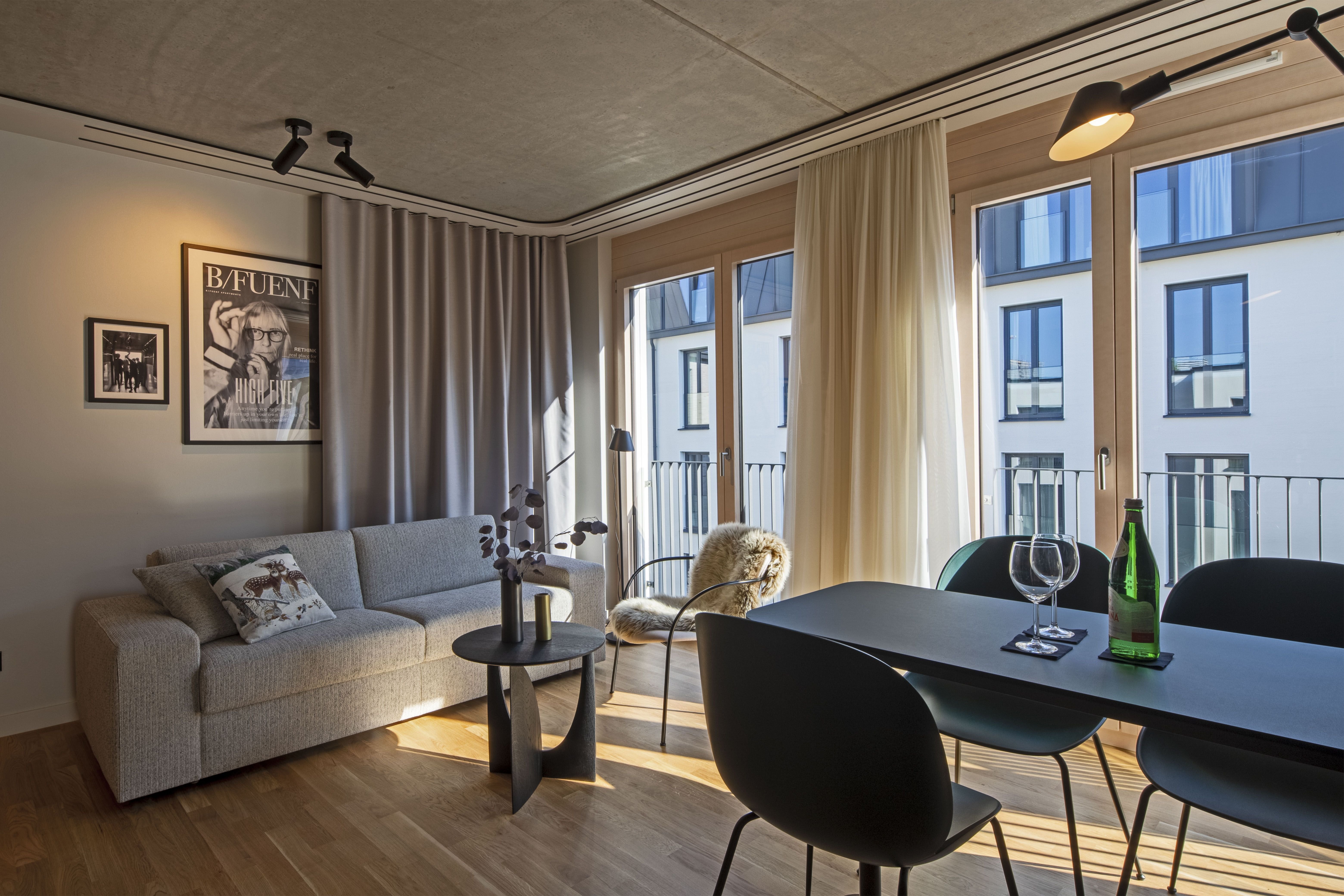 B5 APARTMENTS KARLSRUHE-guestroom-Junior Suite.jpg