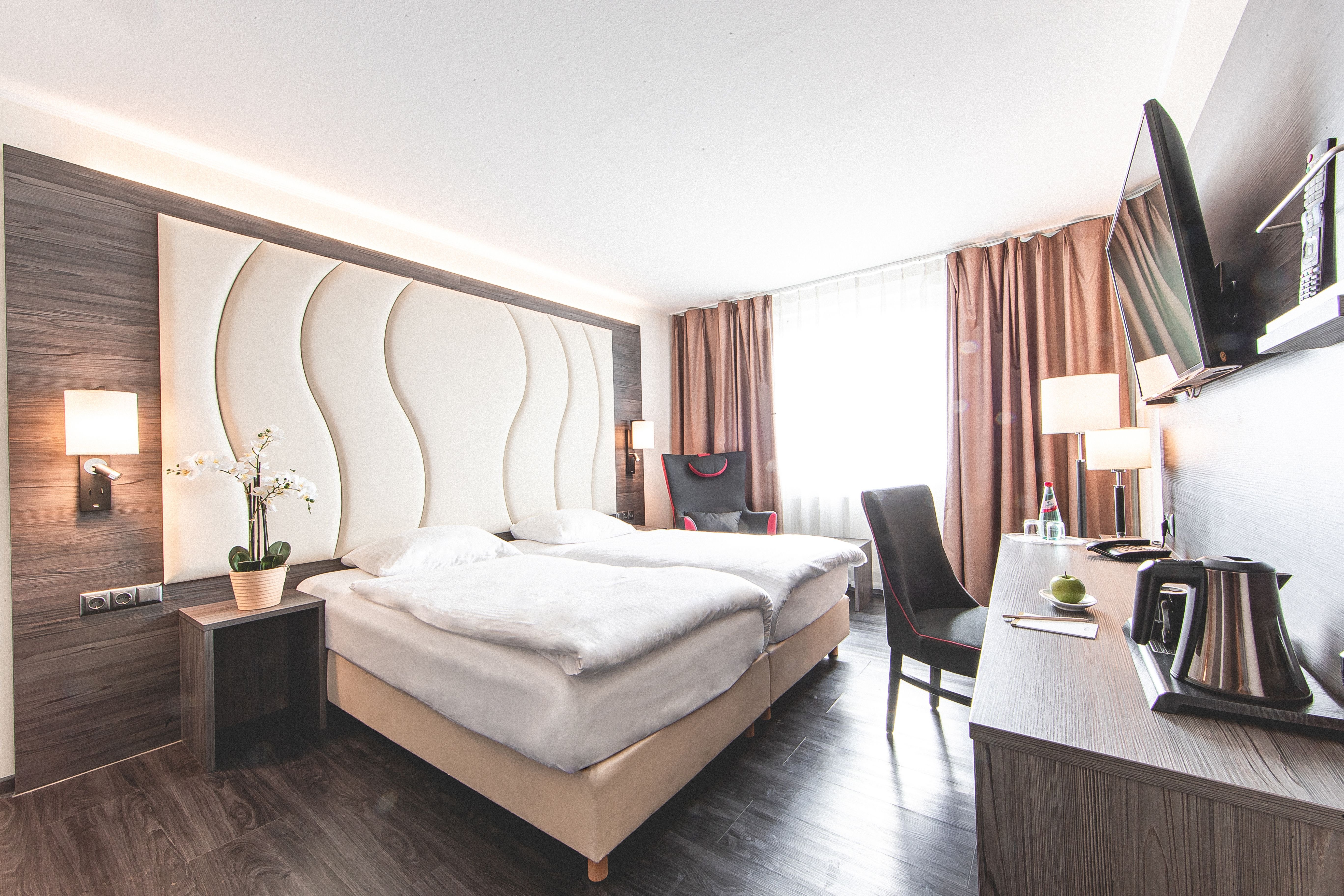 PLAZA HOTEL HANAU-guestroom-Family Room.jpg