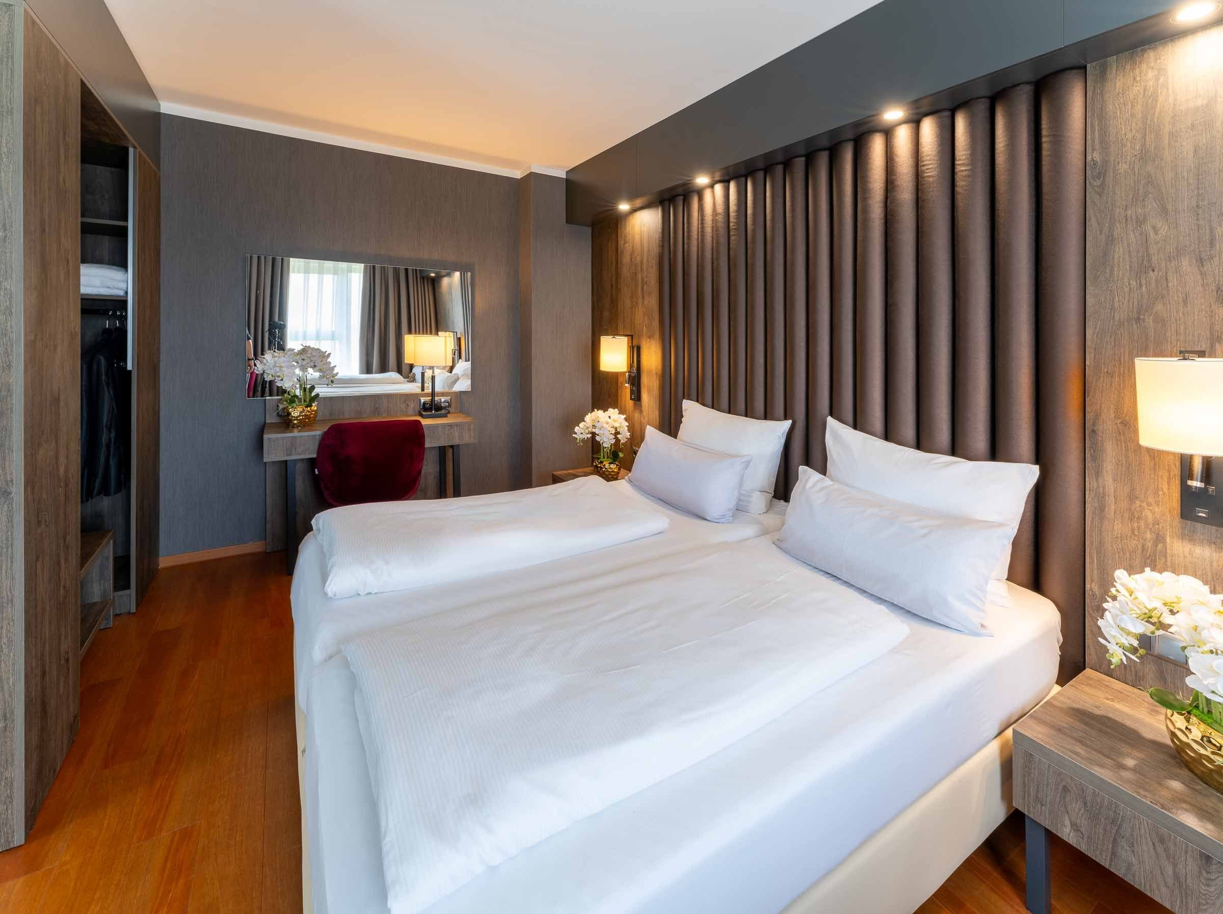 PLAZA PREMIUM KARLSRUHE-guestroom-Suite.jpg