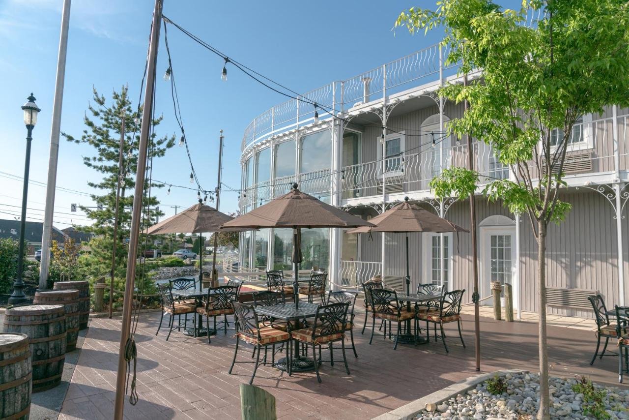 Fulton Steamboat Inn-guestroom-Outdoor Sitting Area.jpg