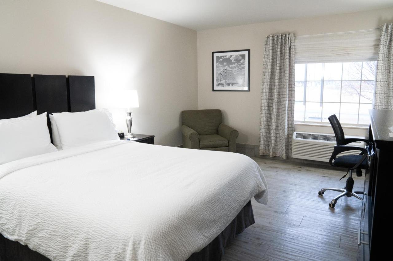 Lucille s Hotel-guestroom-Standard King Room.jpg