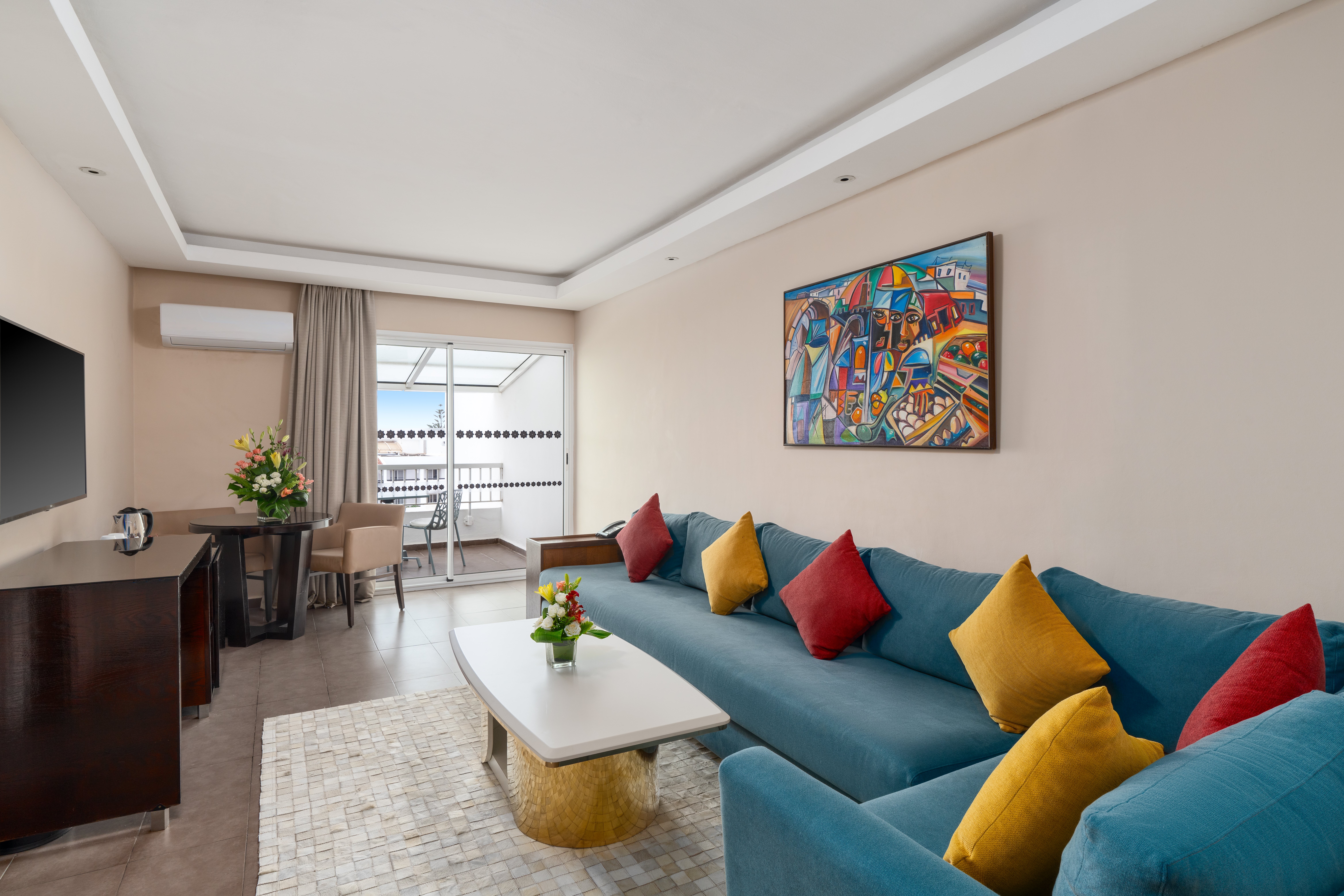 Amadil Ocean Club-guestroom-Suite Junior.jpg