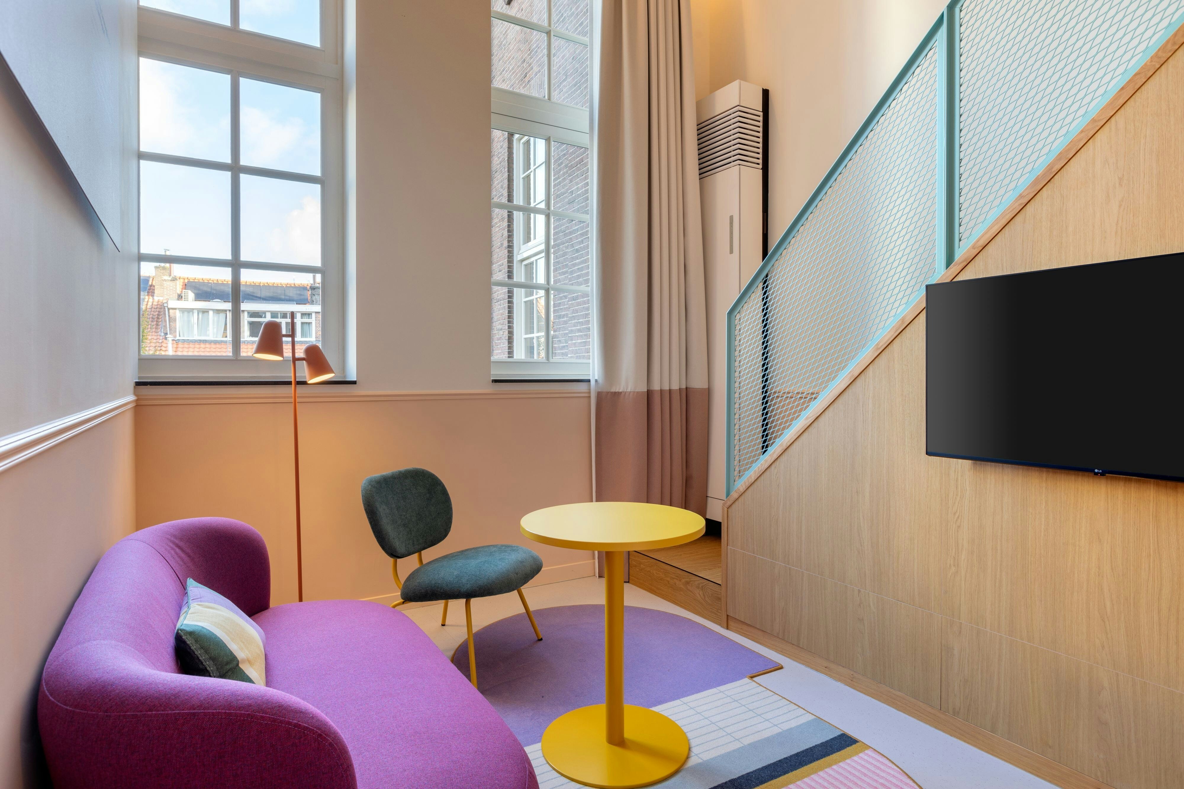 The Rebyl Nijmegen a Tribute Portfolio Hotel-guestroom-Living room.jpg