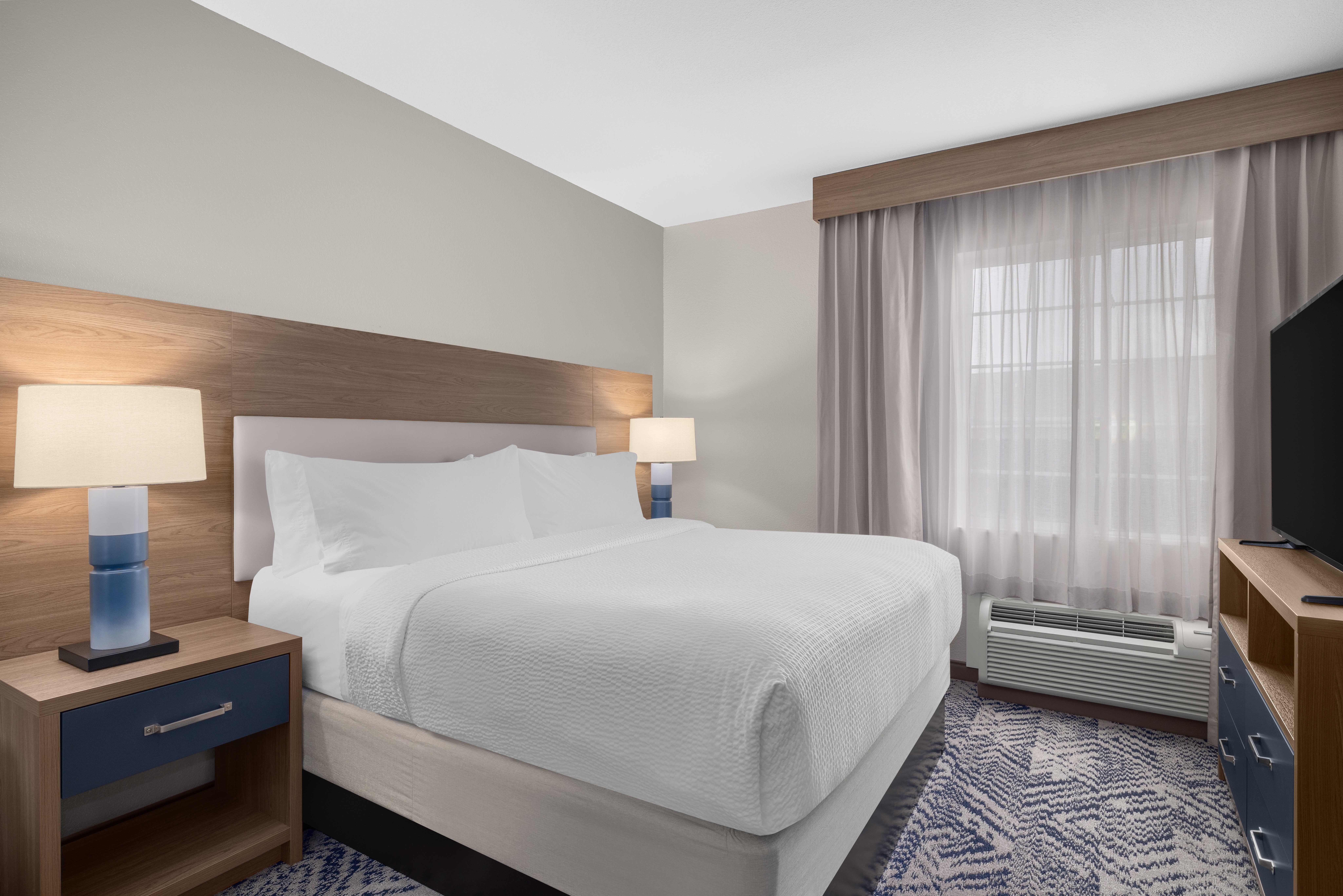 CANDLEWOOD SUITES SOUTH-guestroom-Comfortable King-sized Bed.jpg