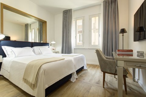 HOTEL LUNGARNO - Photo 8